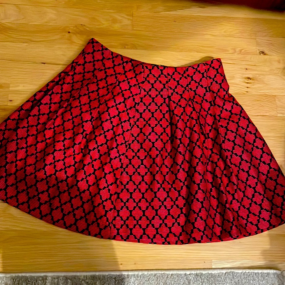 Banana Republic red and black A line skirt excellent condition barely worn! - Picture 2 of 5